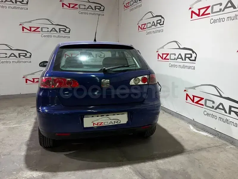 Usado Seat Ibiza 75 CV (55 kW) 2004 Azul Utilitario