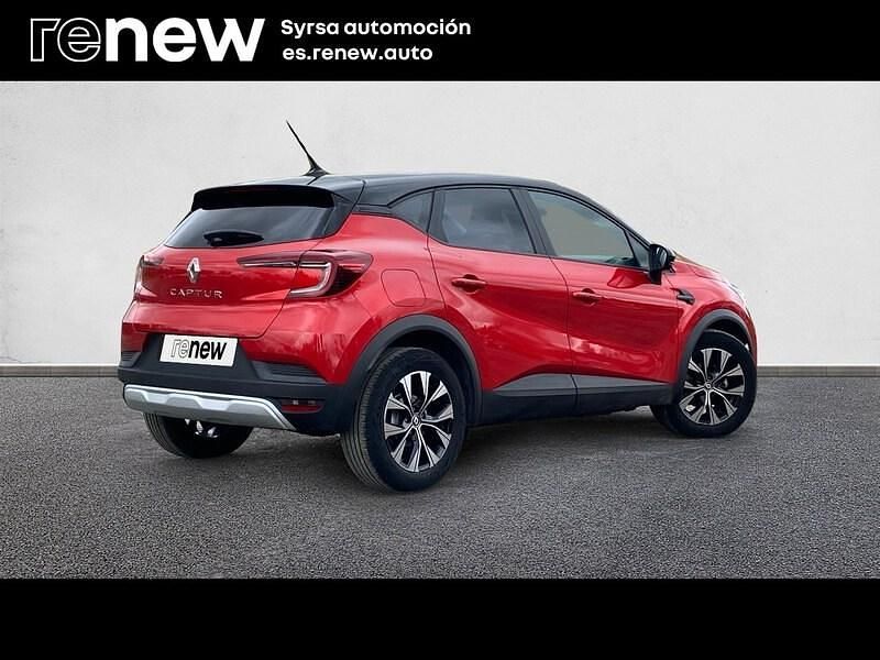Usado Renault Captur Equilibre 90 CV (66 kW) 2023 Rojo SUV