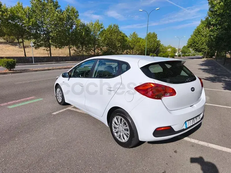 Usado Kia Ceed GT 90 CV (66 kW) 2014 Blanco Berlina