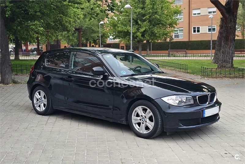 Usado BMW 116 122 CV (89 kW) 2010 Negro Utilitario
