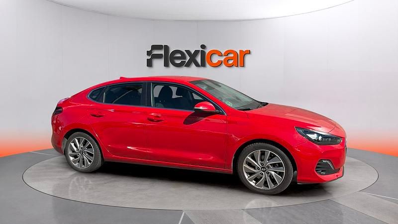 Usado Hyundai i30 Style 140 CV (102 kW) 2019 Rojo Berlina