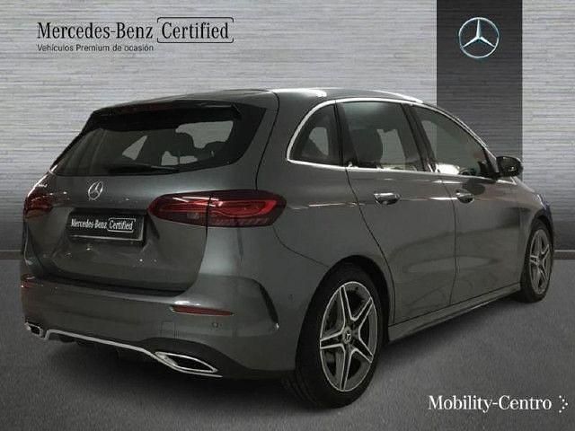 Usado Mercedes B200 AMG line 150 CV (110 kW) 2024 Gris montaña Monovolumen