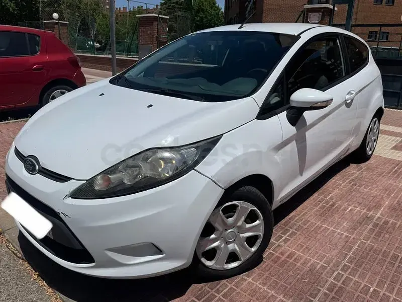 Usado Ford Fiesta Trend 68 CV (50 kW) 2010 Blanco Berlina