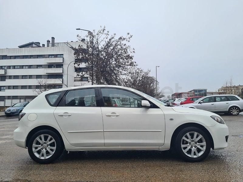 Usado Mazda 3 Sportive 109 CV (80 kW) 2005 Blanco Berlina