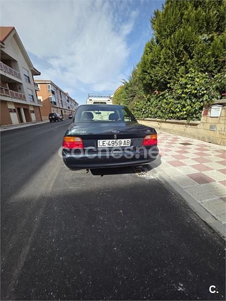 Usado Ford Escort 90 CV (66 kW) 1996 Verde Berlina