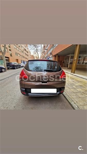 Usado Peugeot 3008 115 CV (84 kW) 2013 Marrón Berlina