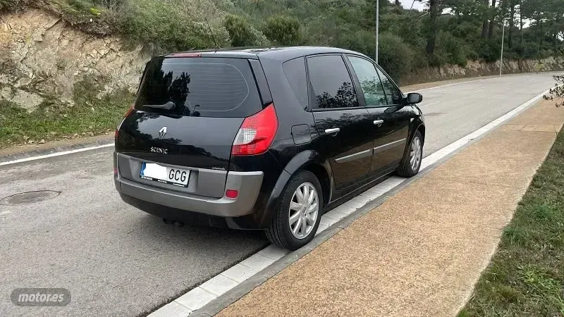 Usado Renault Scénic II 105 CV (77 kW) 2008 Negro Monovolumen