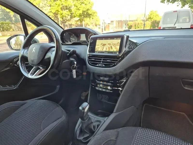 Usado Peugeot 208 Allure 82 CV (60 kW) 2018 Gris / plata Utilitario