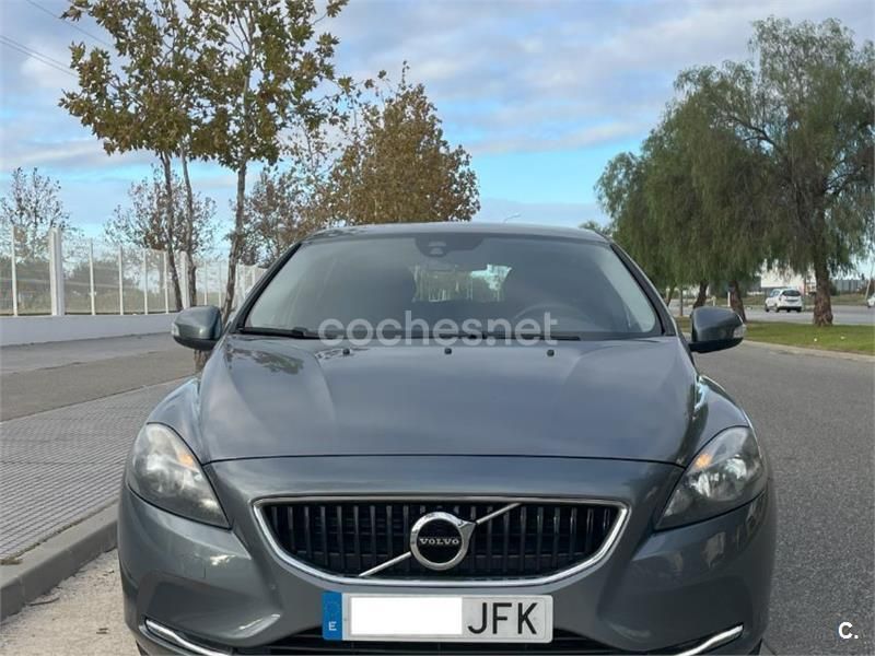 Gris / plata Usado 2015 Volvo V40 Momentum Familiar | 11.000 € (Precio justo) - Imagen 1/4