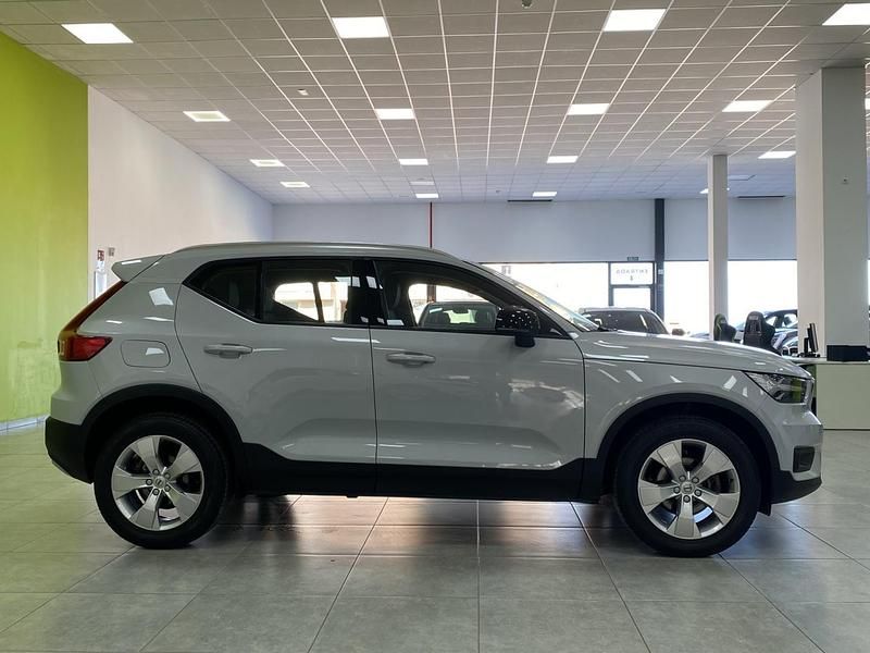 Usado Volvo XC40 Momentum 129 CV (94 kW) 2021 Gris SUV