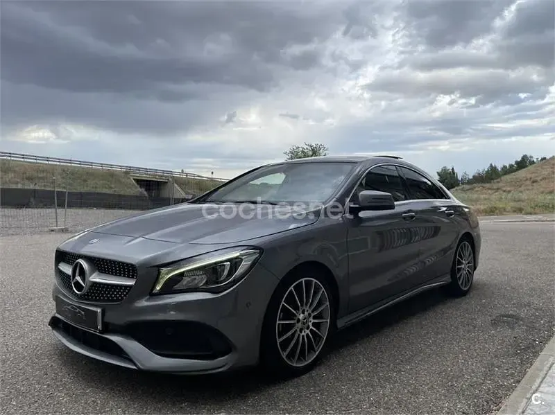 Usado Mercedes CLA200 AMG line 136 CV (100 kW) 2017 Gris / plata Berlina
