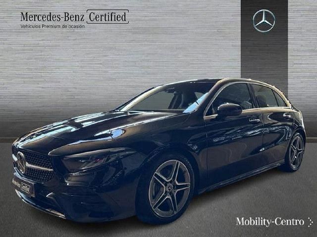Usado Mercedes A180 AMG line 116 CV (85 kW) 2024 Negro noche