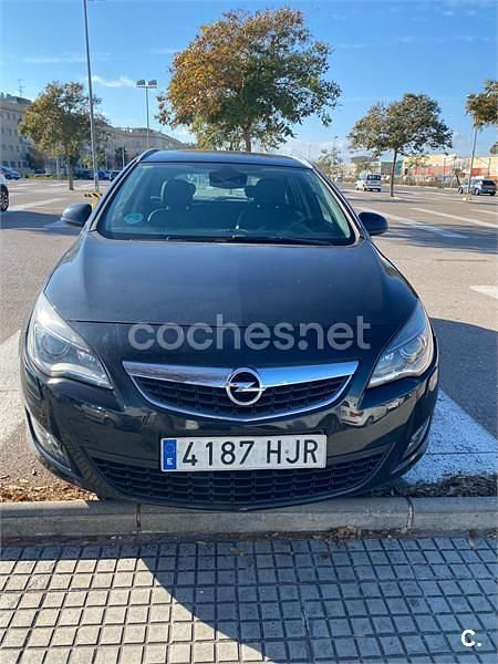 Negro Usado 2012 Opel Astra Excellence Familiar | 6900 € (Precio justo) - Imagen 1/1