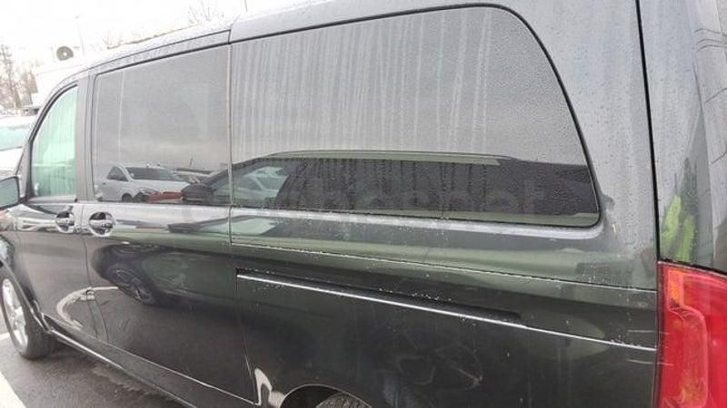 Usado Mercedes V220 Avantgarde 163 CV (119 kW) 2020 Gris / plata Monovolumen