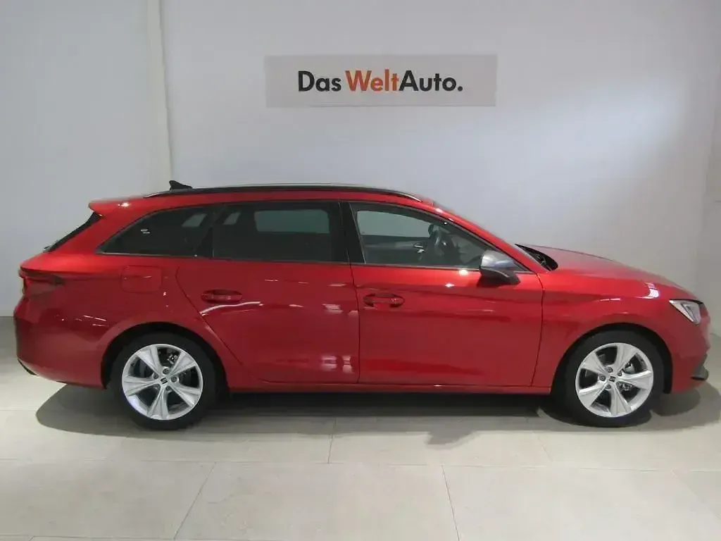 Usado Seat Leon FR 150 CV (110 kW) 2024 Rojo Familiar