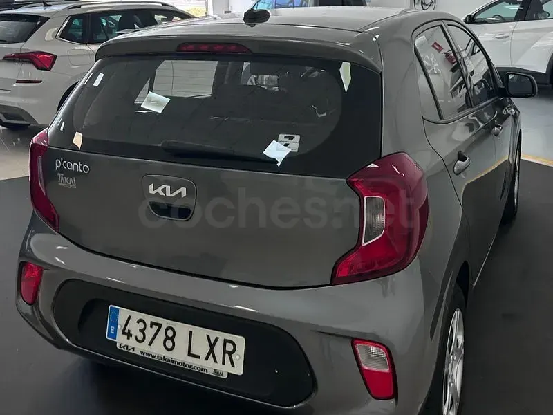 Usado Kia Picanto 67 CV (49 kW) 2022 Gris / plata Utilitario