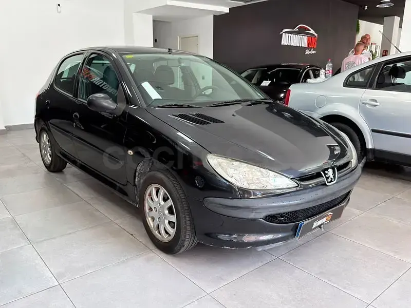 Usado Peugeot 206 70 CV (51 kW) 2005 Negro Berlina