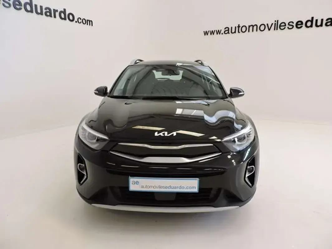 Begagnad Kia Stonic 120 HK (88 kW) 2022 Svart SUV