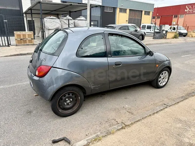 Usado Ford Ka 70 CV (51 kW) 2003 Gris / plata Utilitario