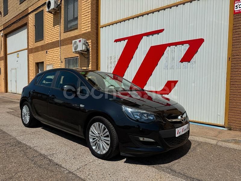 Negro Usado 2013 Opel Astra Excellence Berlina | 6900 € (Precio justo) - Imagen 1/4