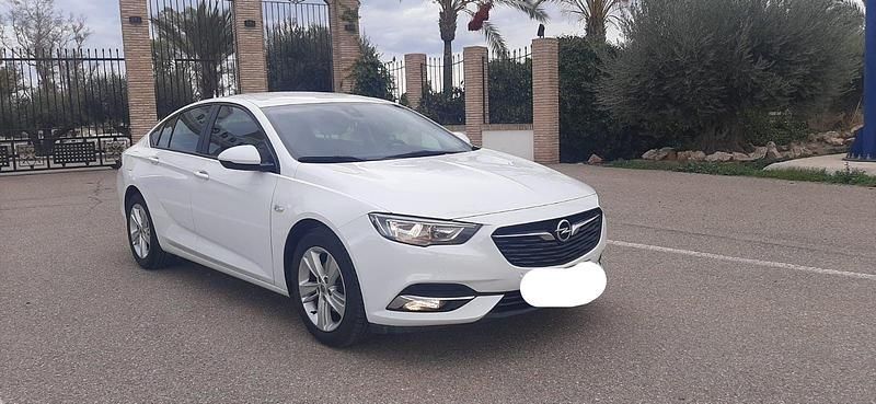 Usado Opel Insignia Selective 136 CV (100 kW) 2019 Blanco Berlina