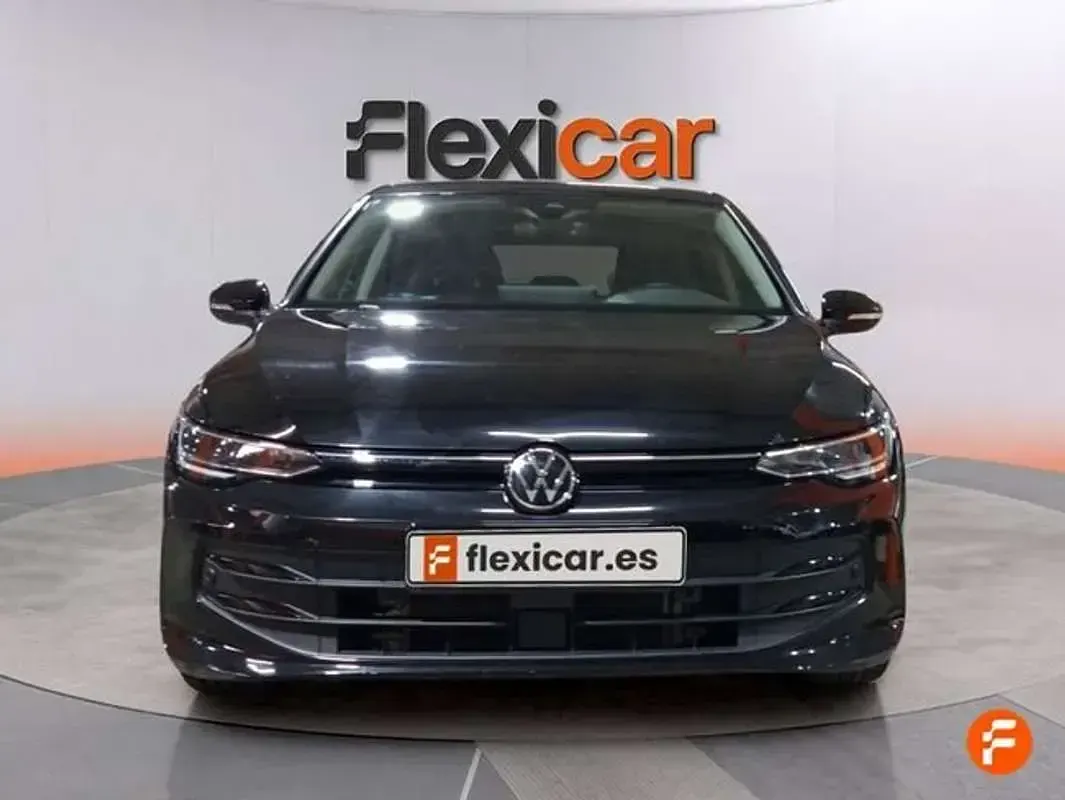 Usado VW Golf VIII 116 CV (85 kW) 2025 Negro Berlina