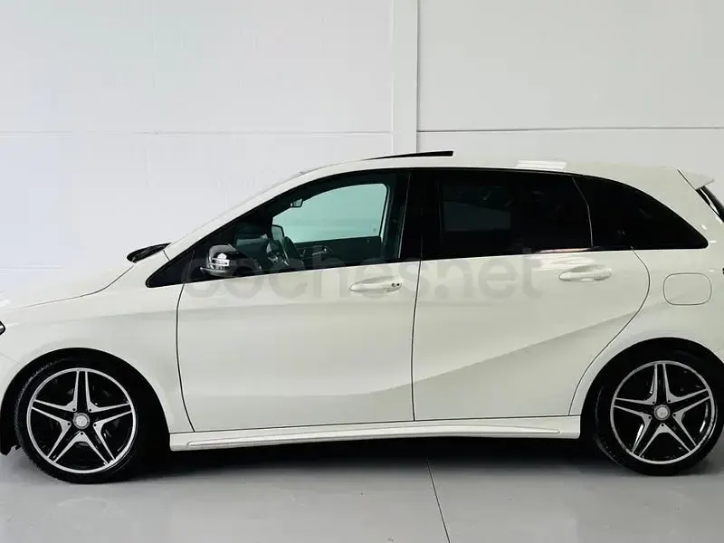 Usado Mercedes B200 AMG line 136 CV (100 kW) 2015 Blanco Monovolumen