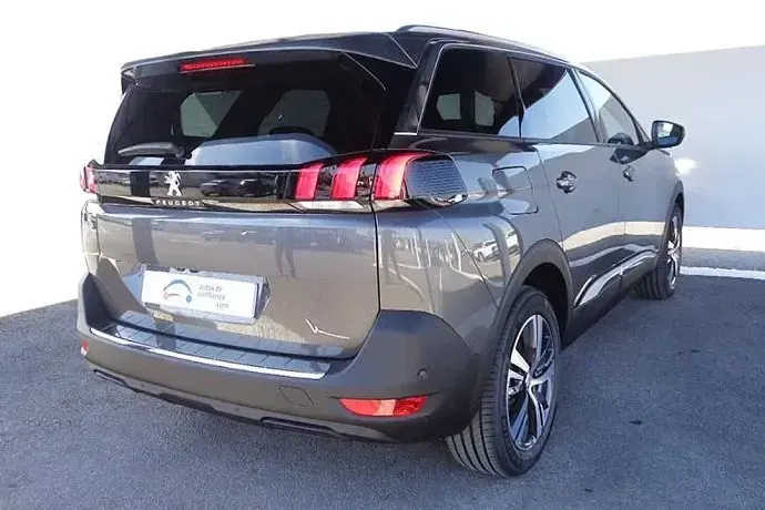 Usado Peugeot 5008 Allure 130 CV (95 kW) 2024 SUV