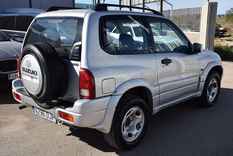 Usado Suzuki Grand Vitara 110 CV (80 kW) 2005 Gris Utilitario