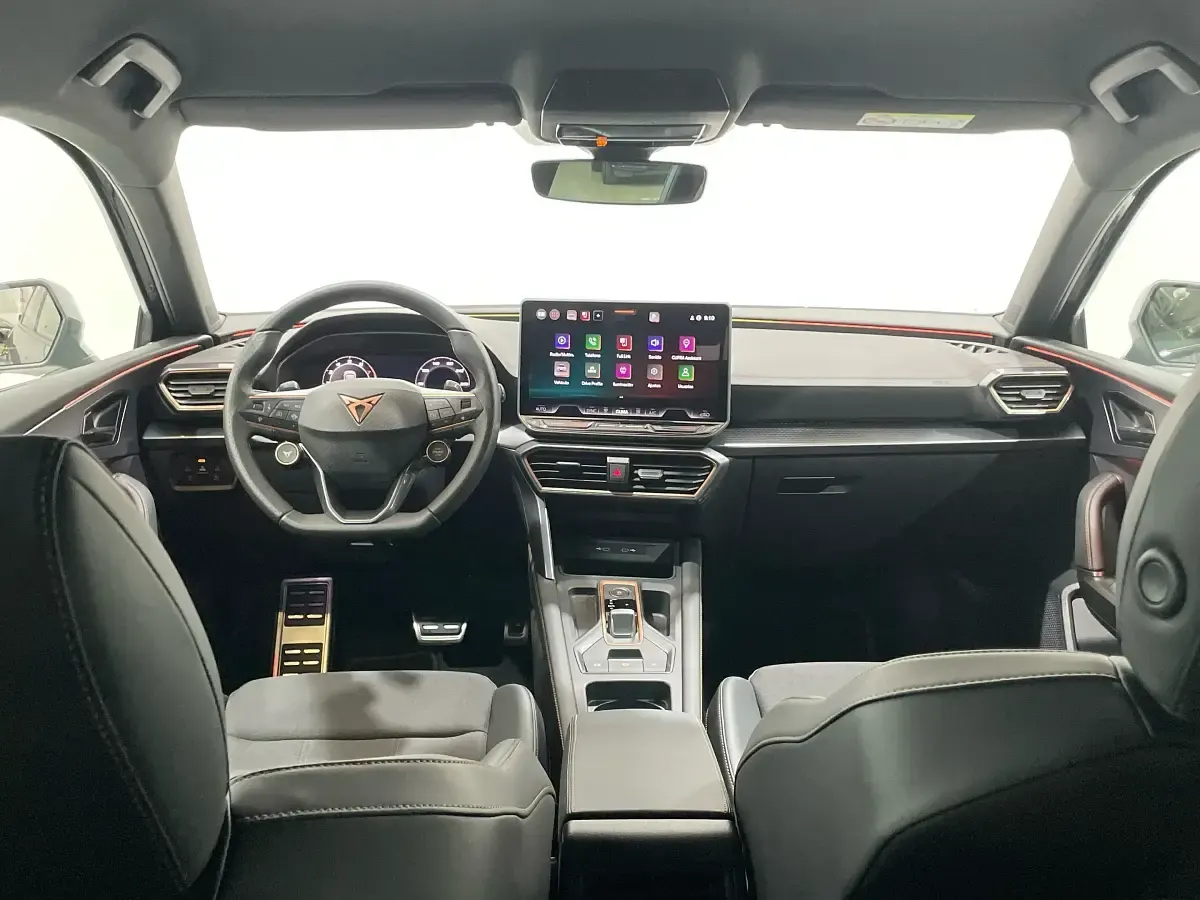 Usado Cupra Leon 150 CV (110 kW) 2025 Gris Familiar