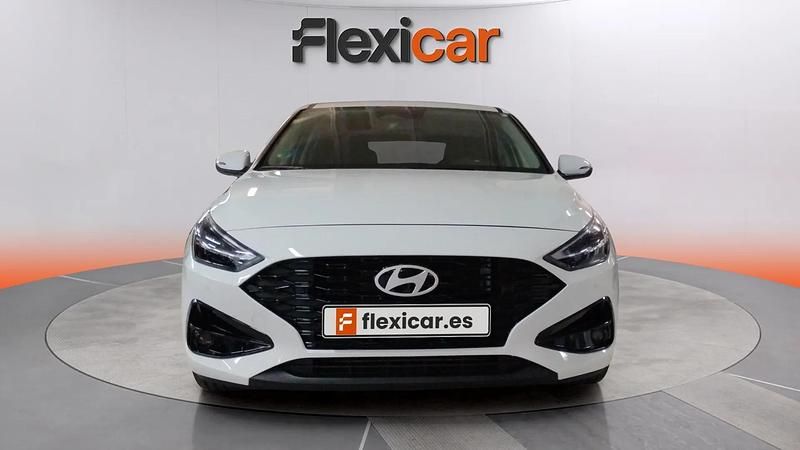 Begagnad Hyundai i30 121 HK (88 kW) 2024 Vit Sedan