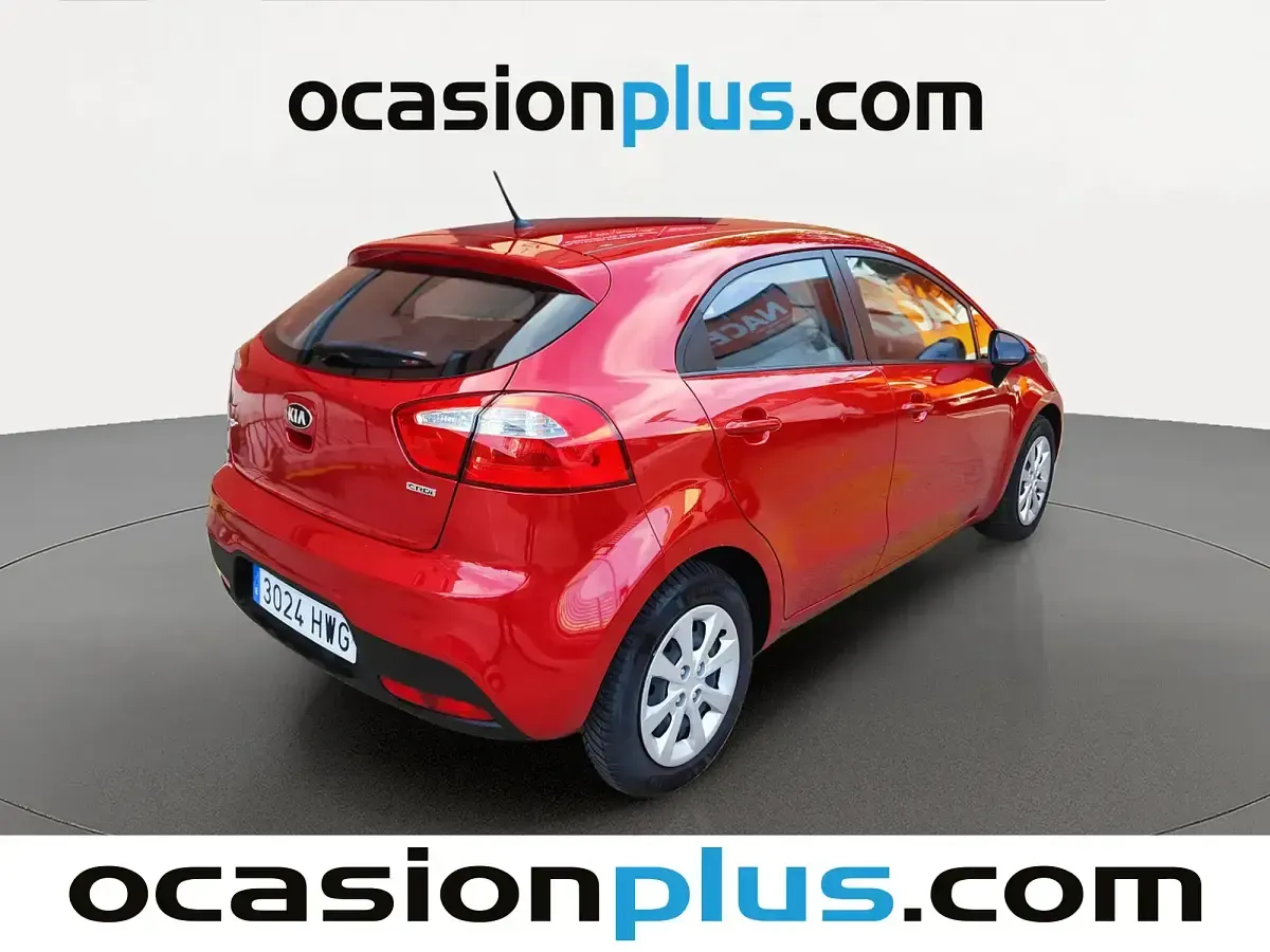 Usado Kia Rio 75 CV (55 kW) 2014 Rojo Utilitario