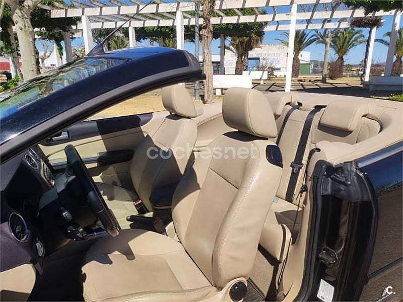 Usado Ford Focus Cabriolet Titanium 145 CV (106 kW) 2008 Negro Descapotable