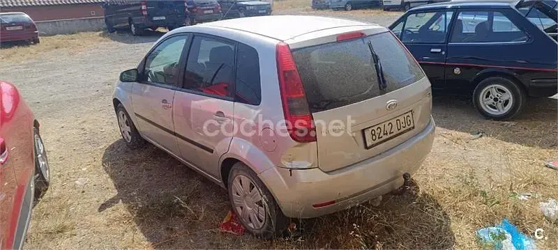 Usado Ford Fiesta 68 CV (50 kW) 2005 Blanco Utilitario