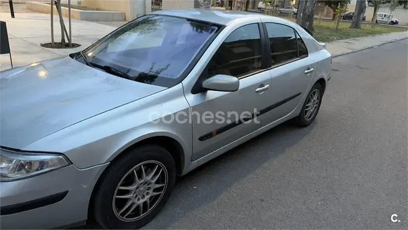 Usado Renault Laguna II Dynamique 136 CV (100 kW) 2003 Beige Berlina