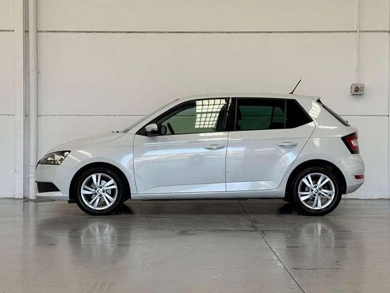 Usado Skoda Fabia Ambition 95 CV (69 kW) 2021 Blanco Berlina
