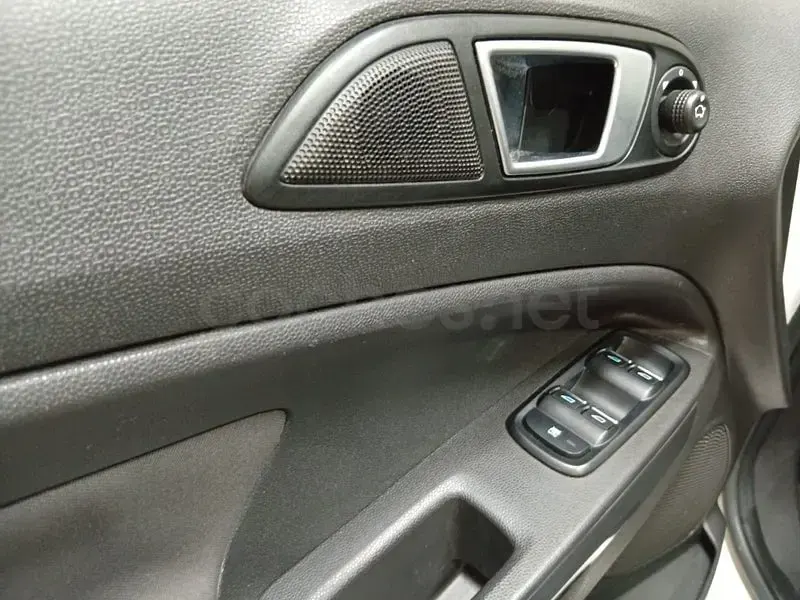 Usado Ford Ecosport Trend 112 CV (82 kW) 2017 Blanco SUV
