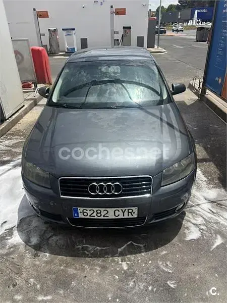 Usado Audi A3 Attraction 100 CV (73 kW) 2004 Gris / plata Utilitario