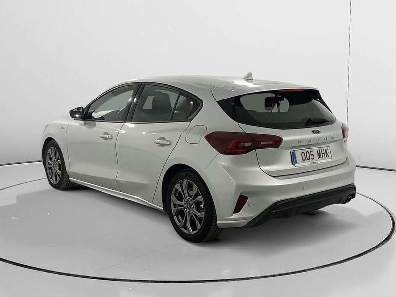 Usado Ford Focus ST-Line 126 CV (92 kW) 2023 Gris Utilitario