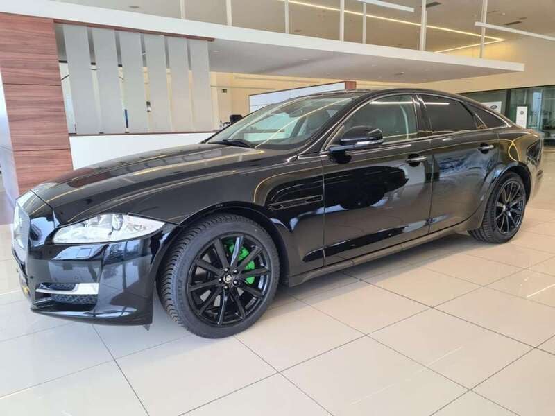 Usado Jaguar XJ Premium Luxury 275 CV (202 kW) 2012 Negro Berlina