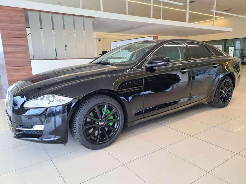 Negro Usado 2012 Jaguar XJ Premium Luxury Berlina | 19.990 € - Imagen 1/4