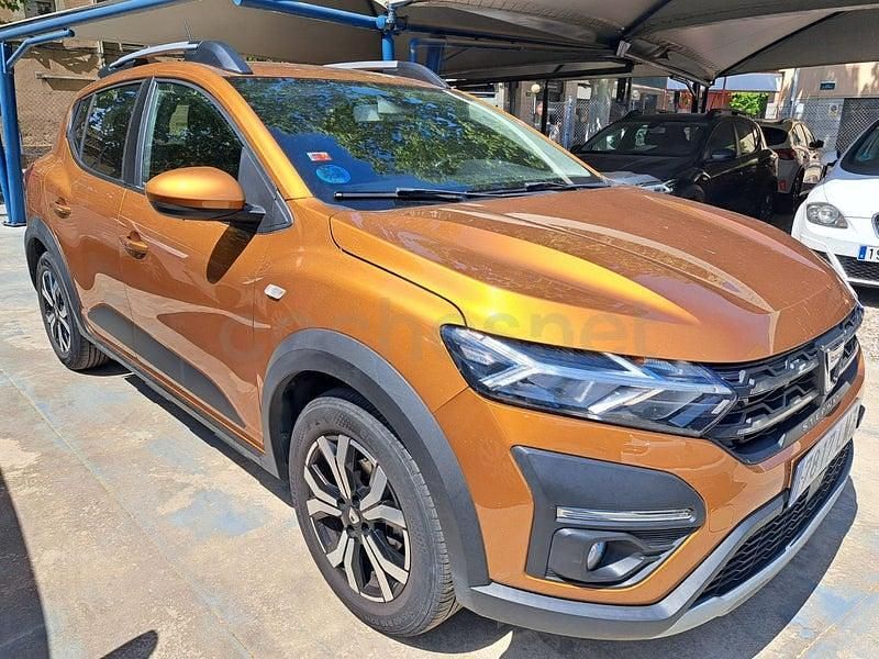 Usado Dacia Sandero Comfort 101 CV (74 kW) 2021 Naranja Berlina