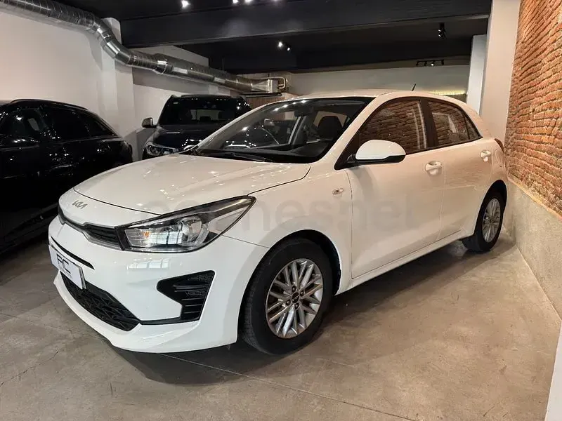 Usado Kia Rio 100 CV (73 kW) 2022 Blanco Berlina