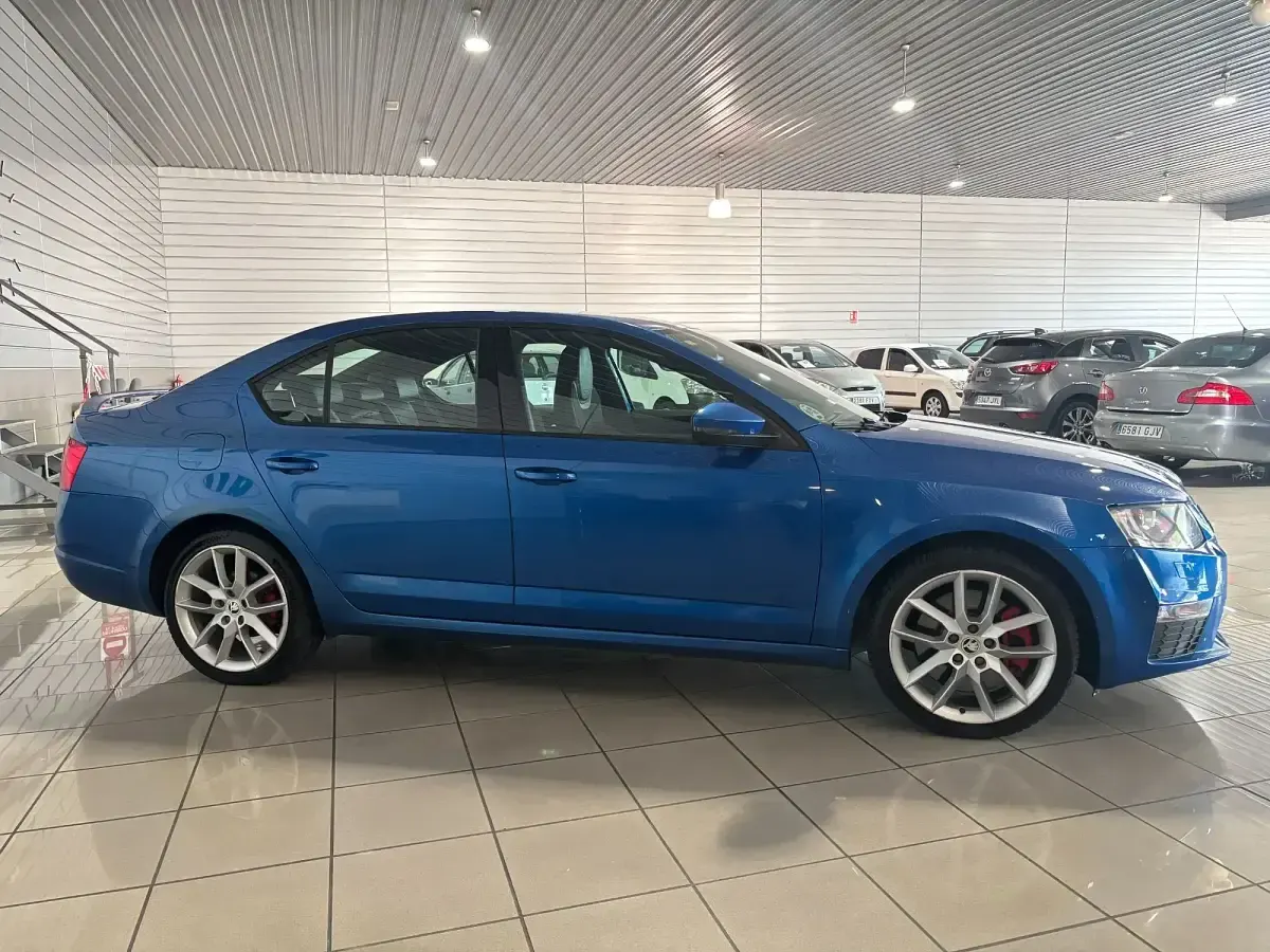 Usado Skoda Octavia RS 184 CV (135 kW) 2014 Azul Berlina