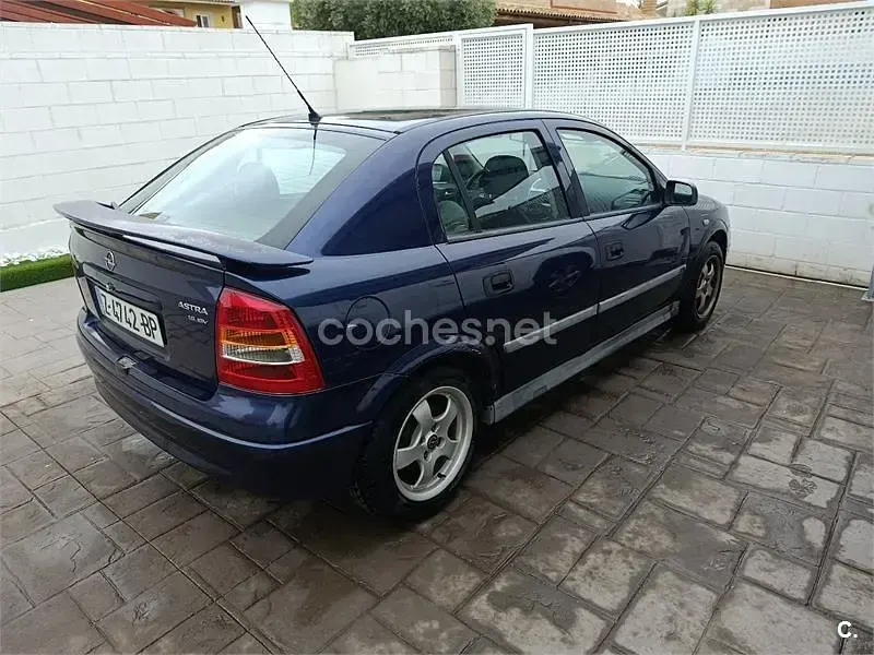 Usado Opel Astra Comfort 100 CV (73 kW) 2000 Azul Berlina