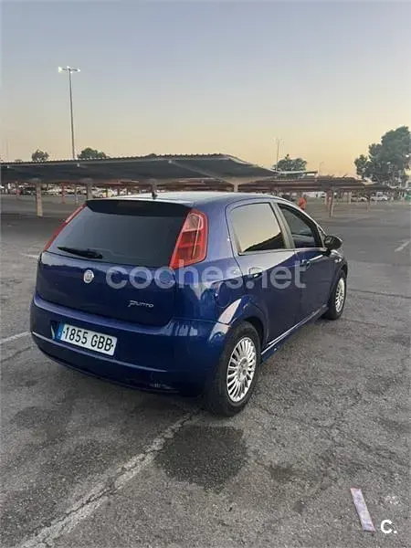 Usado Fiat Grande Punto Active 90 CV (66 kW) 2008 Azul Utilitario
