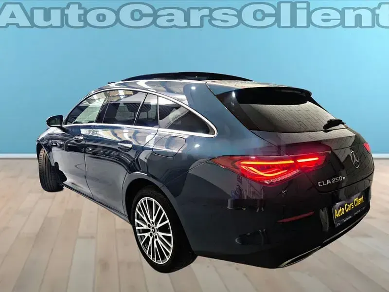 Usado Mercedes CLA250e Shooting Brake 218 CV (160 kW) 2022 Azul Familiar