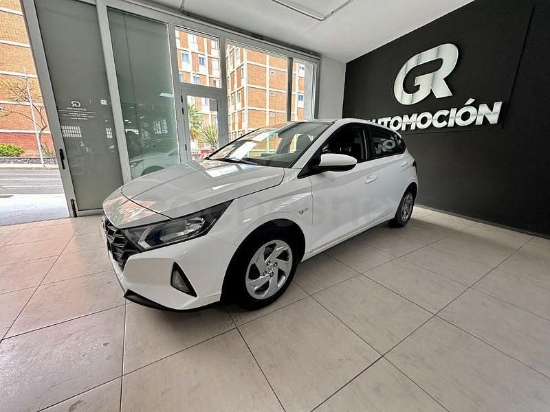 Usado Hyundai i20 84 CV (61 kW) 2021 Blanco Utilitario