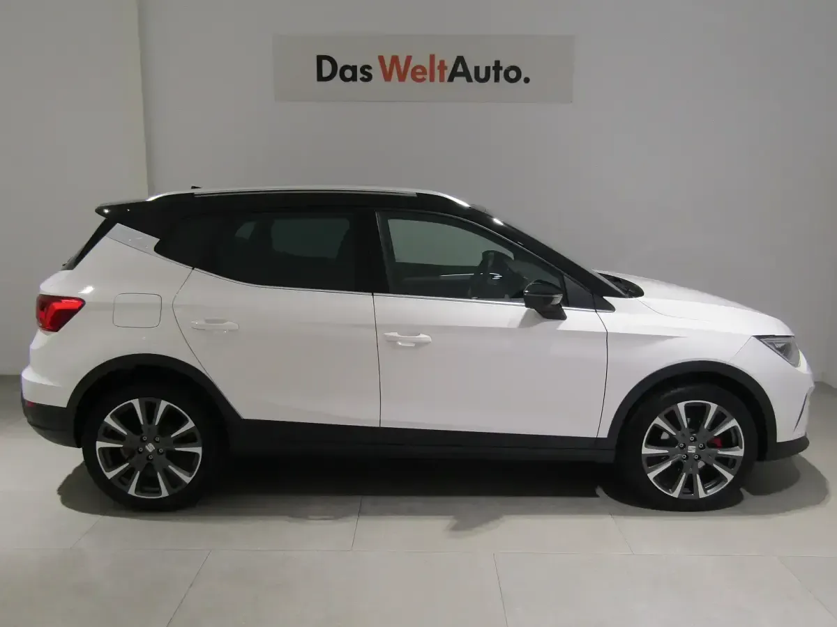 Usado Seat Arona FR 115 CV (84 kW) 2025 Gris SUV