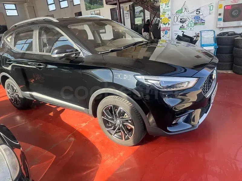 Usado MG ZS Luxury 111 CV (81 kW) 2023 Negro SUV